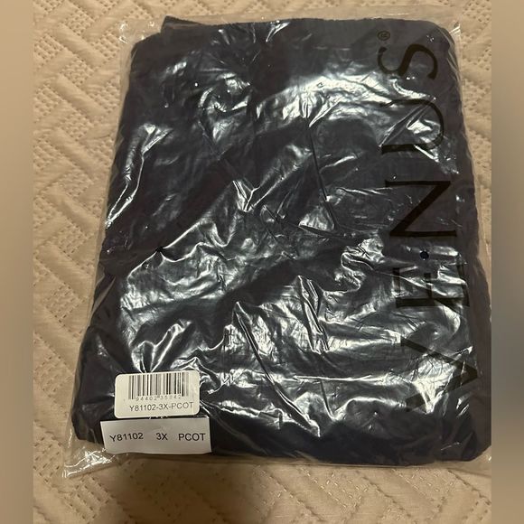 New-Plus Size Sleeveless Smocked Jumpsuit With Lace Detail. Size 3X. - Picture 8 of 12